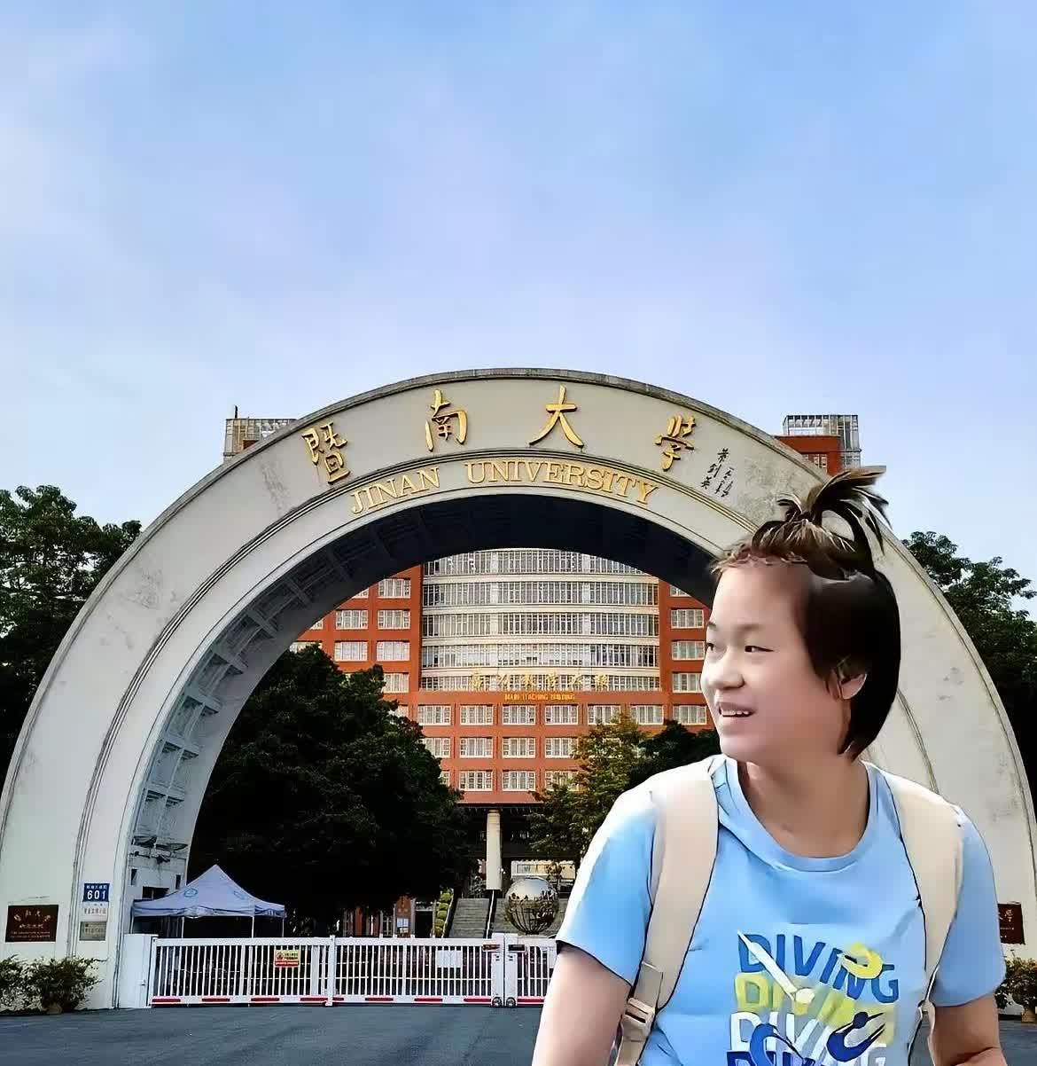 全红婵本想练跳水就不要上学了，这下好了，不光得跳水，同时还得去上学读书。
全红