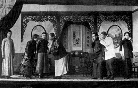 周总理年轻时，喜欢演话剧，为什么经常男扮女装