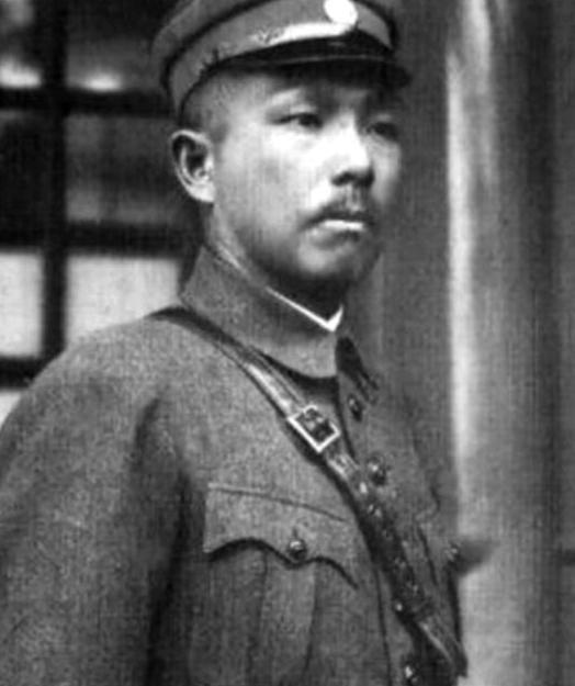 1949年，重庆即将迎来解放曙光之际，刘伯承力劝杨森放下武器归顺，不料杨森竟撂下