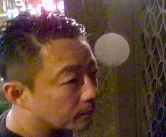 汪小菲哭肿眼偕新婚妻急回台湾，淋雨走30分返豪宅，不舍大S：永远是家人！
48岁