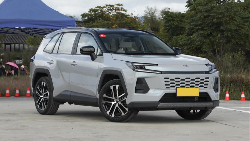 售16.98万起，换装第五代THS，短途试驾丰田全新威兰达！