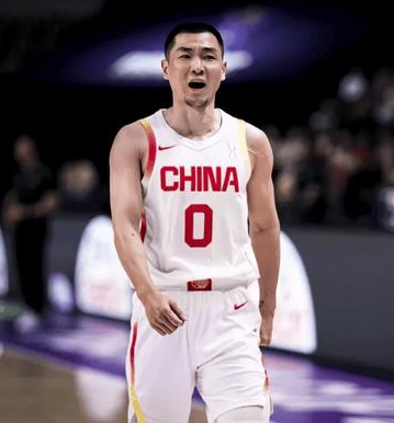 中国男篮世预赛对阵韩国二番战十二人大名单，具体如下：高诗岩、曾凡博、胡明轩、廖三