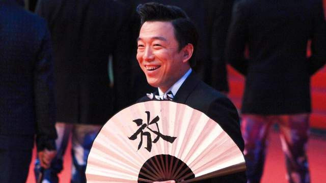 黄渤送痴呆父亲住养老院遭网暴！百亿影帝含泪说出中年人的痛