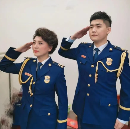 看了闫学晶悔不当初的道歉信
但如果她今天依然在出现在直播间
她若做出痛哭流涕肯定