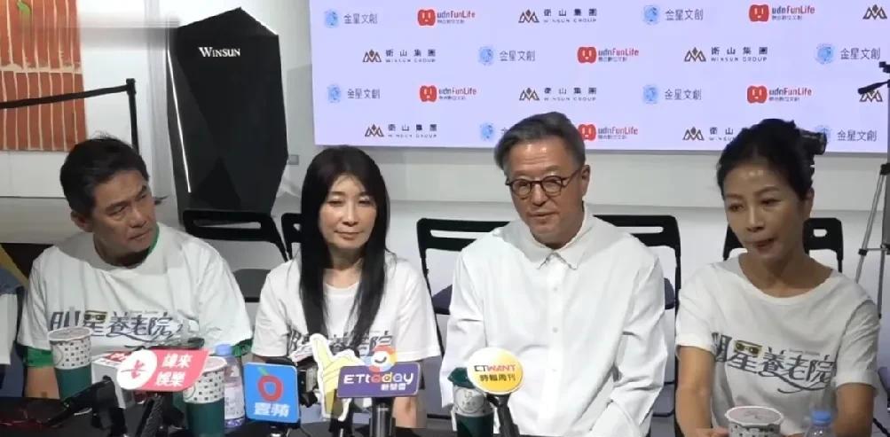 不愧是大小S的恩师，综艺教父，王伟忠说话就是不一样，王伟忠接受记者采访，透露S妈