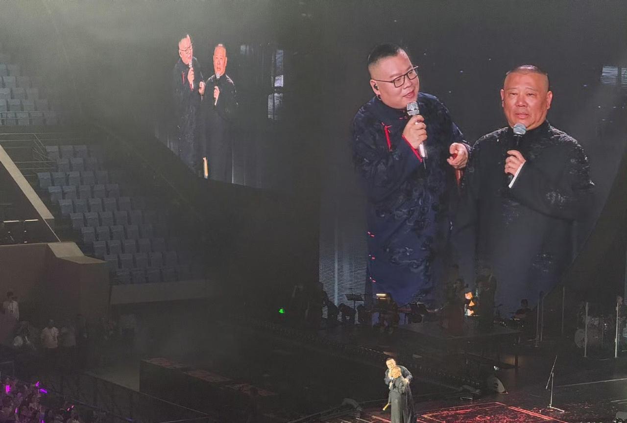 岳云鹏演唱会太炸裂了！
不仅有黄晓明和陈梦世纪同框，还有郭德纲站台助阵，最牛的是