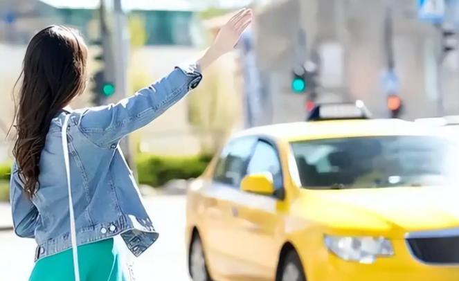为什么大家现在宁愿等网约车，也不坐出租车？很简单，因为现在的出租车，已经彻底活成