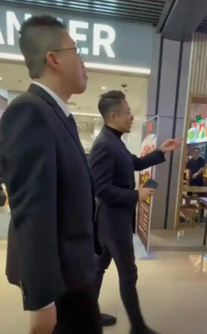 全国那么多人，为什么唯独山东人长得最高？小井和汪小菲站在一起完全把汪小菲比下去了