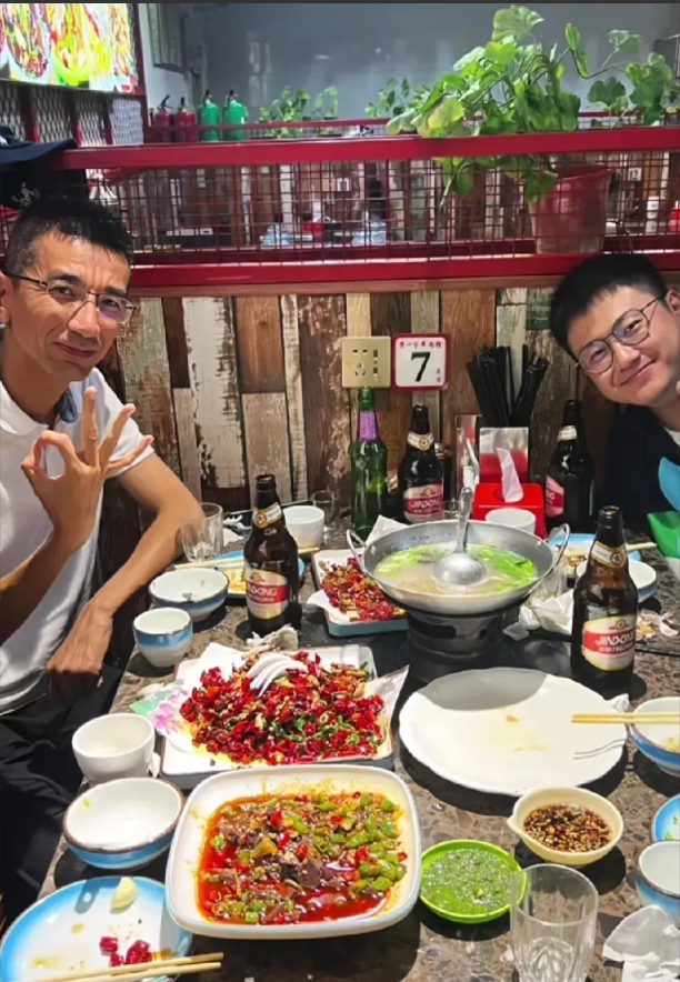 小孙同学本可以成为传奇人物
董宇辉是他的手下
他的英明领导下
宇辉成为了全网最红
