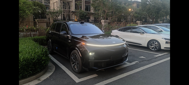 理想L82万3千公里电池损耗
今天去售后检查无线充电出风口问题，顺便让他查了一下