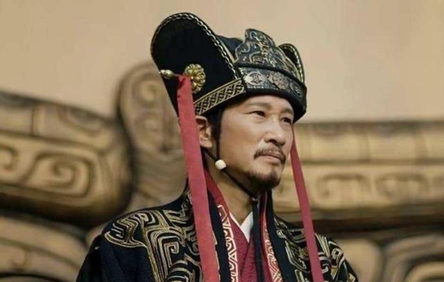 曹操逼死荀彧，看起来短期内似乎没有什么后果，毕竟在刀锋的威逼之下，颍川士族似乎不