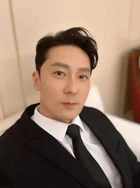 姚亦澧能有现在这么多资源和采访，不需要恶语相向。
你看他谈吐的思路和对自己的规划