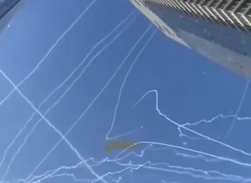 伊朗“泥石”超高音速导弹大显神威，今天中午12点多伊朗使用这款导弹打击了以色列南