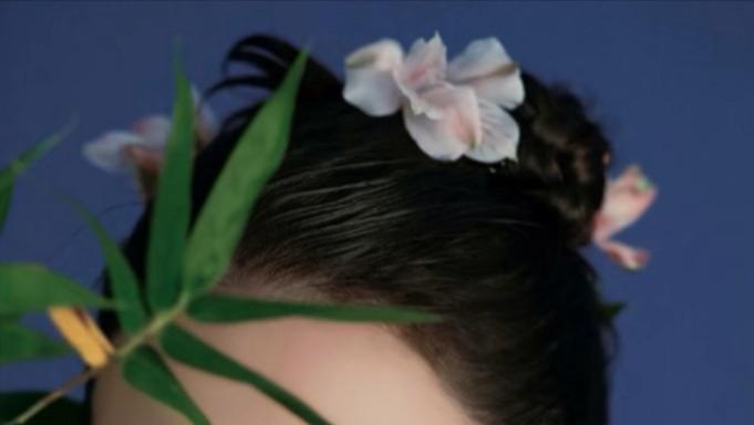 通透人生的视觉逻辑：远焦距+宽视野+淡修图