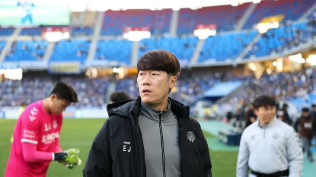 韩足晚报（2025.12.19）——倒春寒！K联缘何成为国字号主帅坟墓