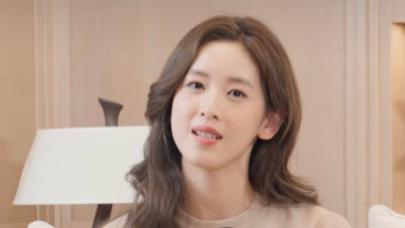 被90后章泽天美到啦！穿卡其色上衣为博客预热，优雅又不失女人味