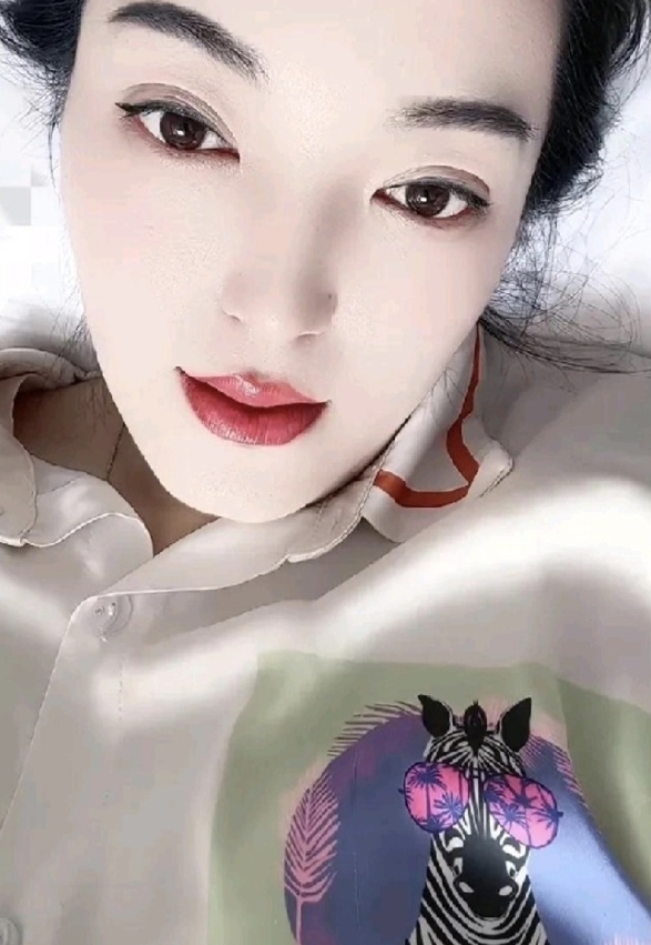安万老婆的现任职务

据知情朋友可靠消息，安万老婆胡静是有职务的，并不是在安万剧