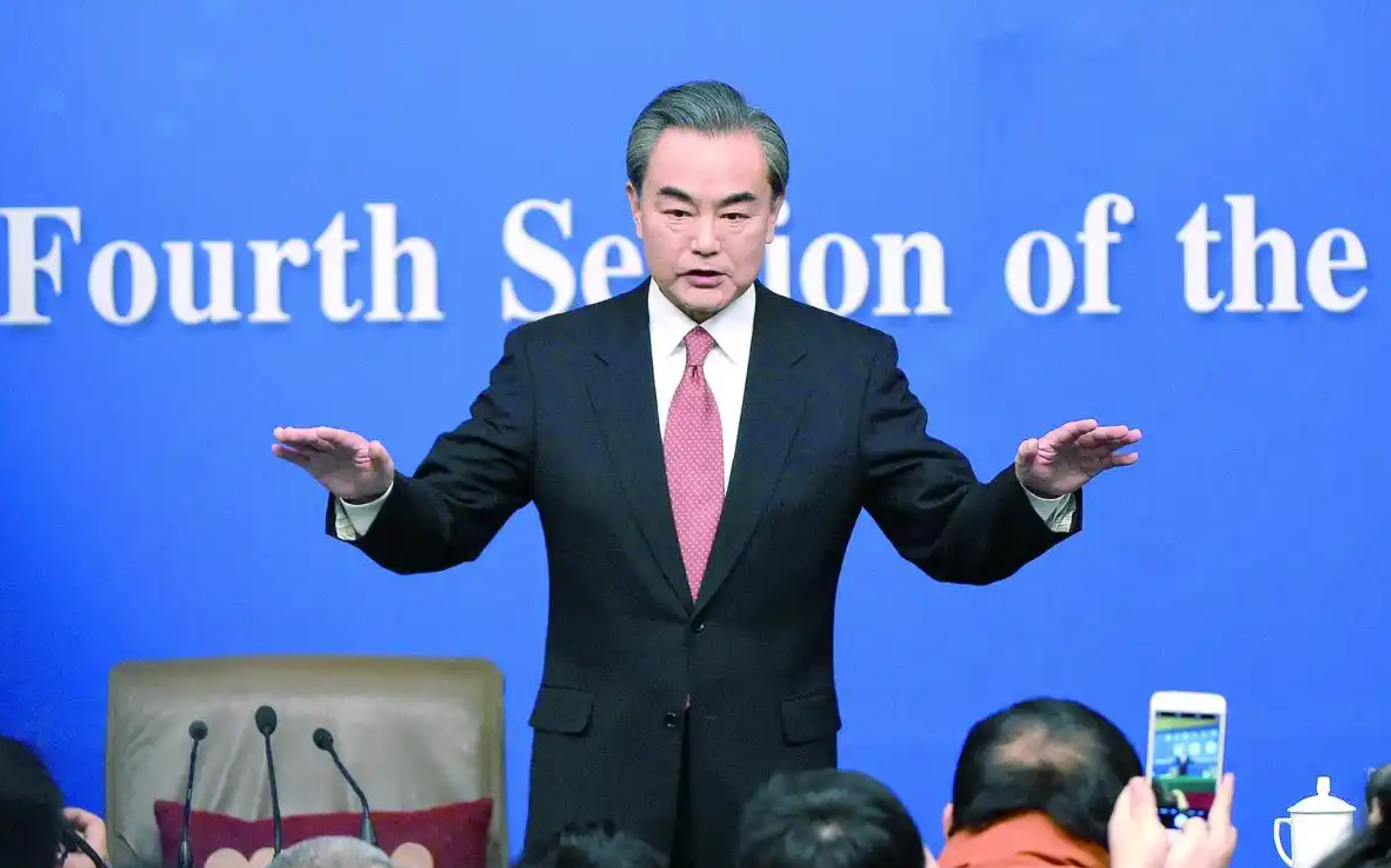 王毅访俄谈合作











美国和俄罗斯刚谈完，俄罗斯就邀请我们中国外