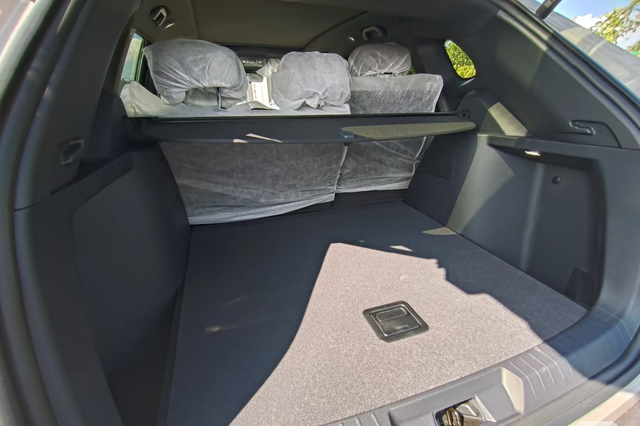 小空间大利用
宋plus虽说宣传的是紧凑型SUV，但实际车身一点都不小，看我图片