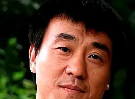 这位演员，你应该很熟悉吧。
       他1968年生于北京，毕业于中央戏剧
