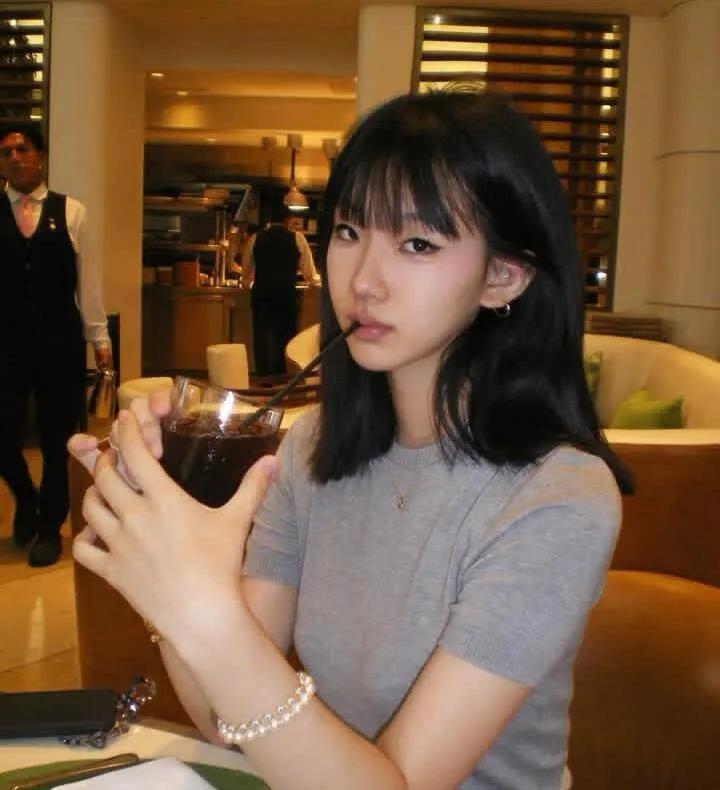 感觉小S大女儿许曦文最不屑一顾了！
我以前觉得她和 Lily一点都不像，现在怎么