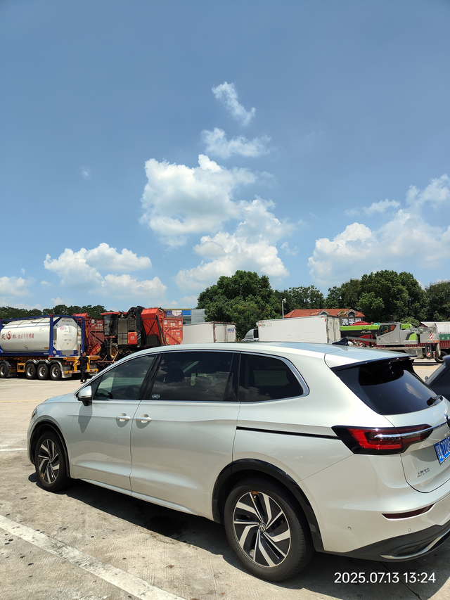 聊聊威然的高速静谧性
最近驾驶威然跑了一趟长途，车型是2024款330TSI。在