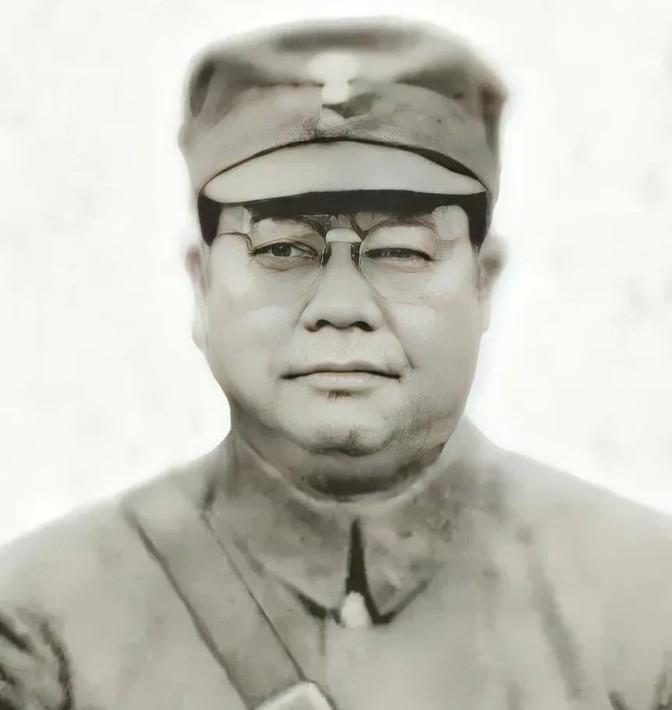 1938年，桂军189师长俘虏了两名日军。看着日军矮小的身材，师长灵机一动，想到