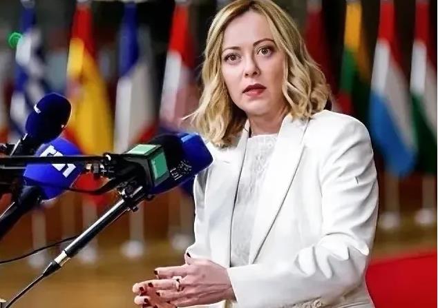 梅洛尼还是聪明人啊！她告诉英国首相斯塔默，如果欧盟继续侧重向乌克兰派遣维和部队的