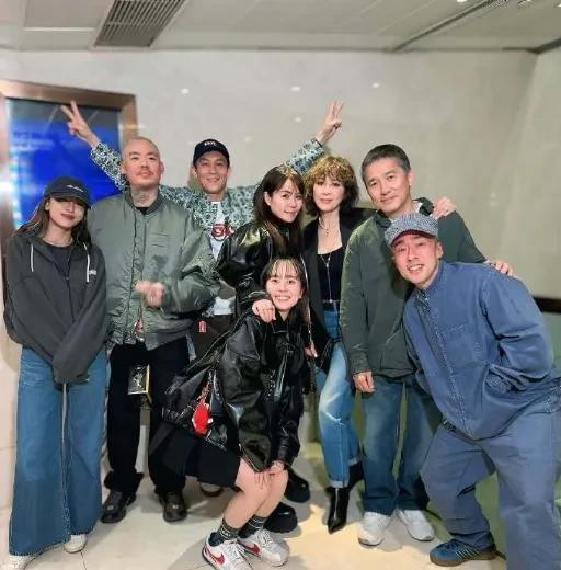 3月21日，著名艺人刘嘉玲在个人社交平台晒合照，梁朝伟、陈冠希和刘嘉玲再次同框，