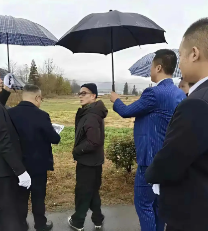 这绝对是郭富城最想删除的一张照片！ ​​​