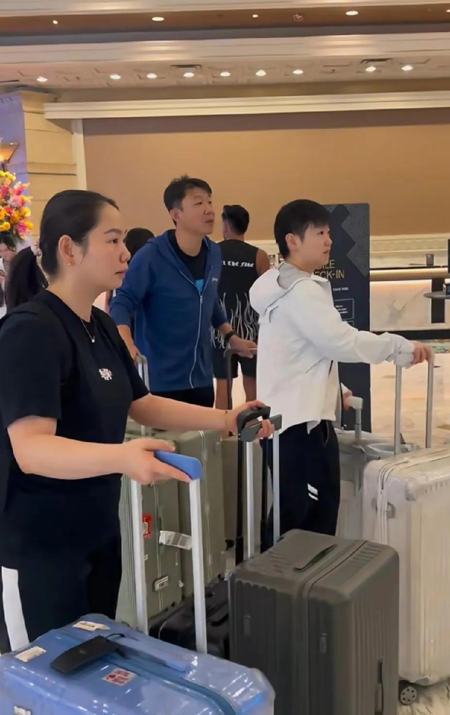 国乒从美国大满贯载誉归来
美国大满贯赛事落下帷幕，咱国乒健儿们也踏上了回国之旅。