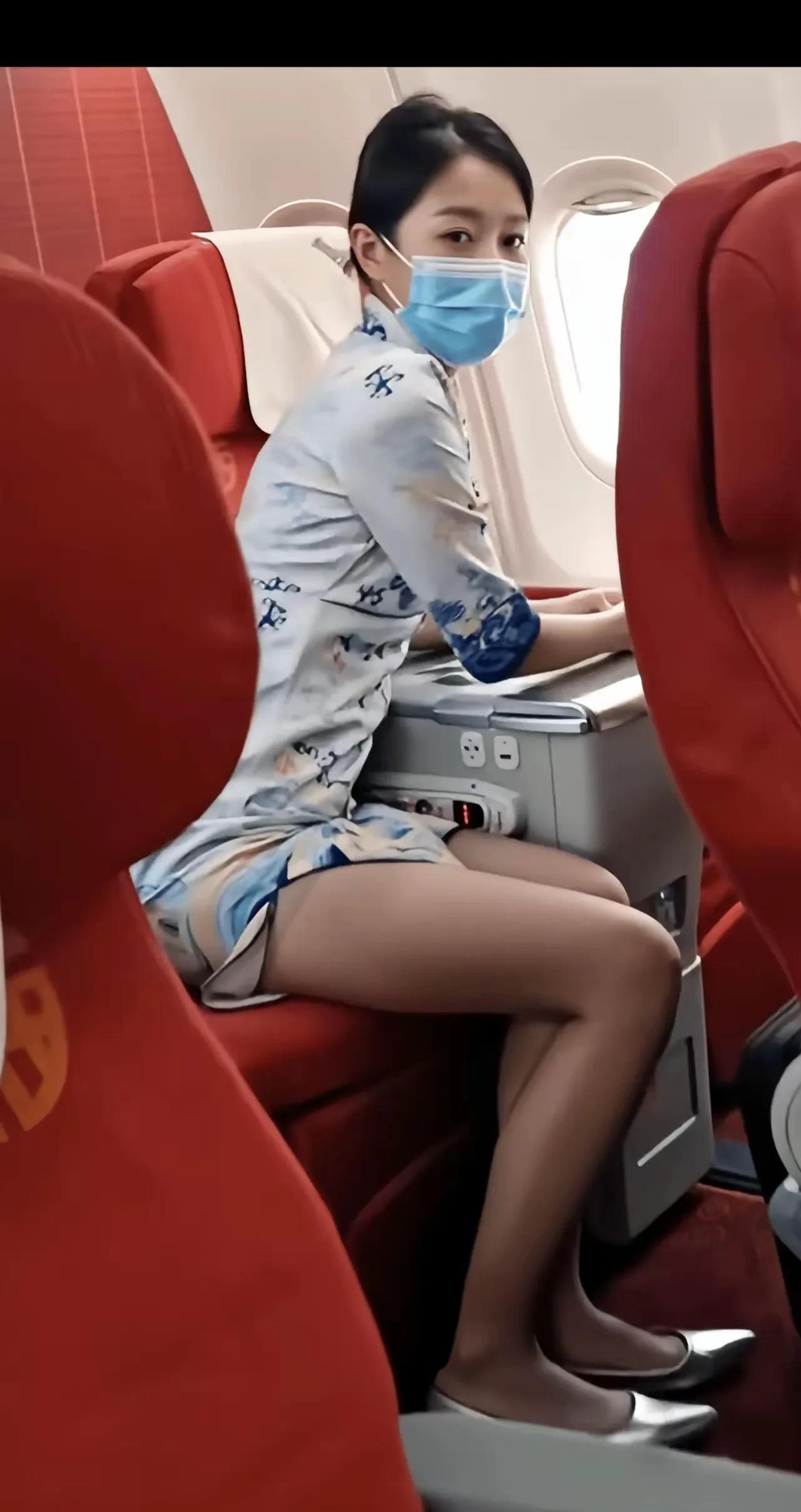 被她看的怪不好意思的，难道是看上我了？
