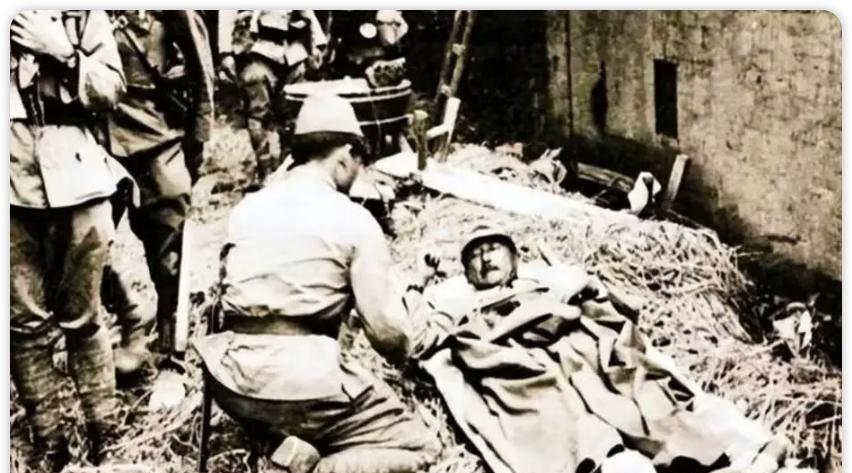 1939年，日军少将中村正雄腹部中弹，正做手术，军医刚切开他肚皮，突然，一枚炮弹