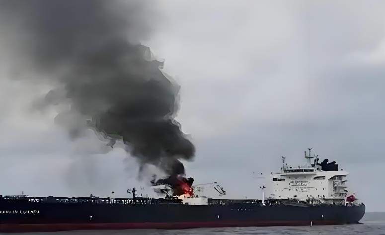 胡塞武装攻击商船是恐怖行为。
胡塞武装就是恐怖分子。
支持胡塞武装的人也是恐怖分
