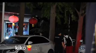 这段影像你肯定没看过。
王楚钦和孙颖莎一同返回运动员宿舍，他还特意打开行李箱指