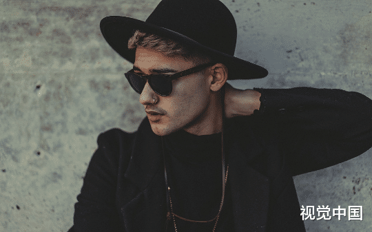 天才教练靠偷听我心声抢我战术，我被人人喊打后顺势退圈转行，笑看他自食恶果