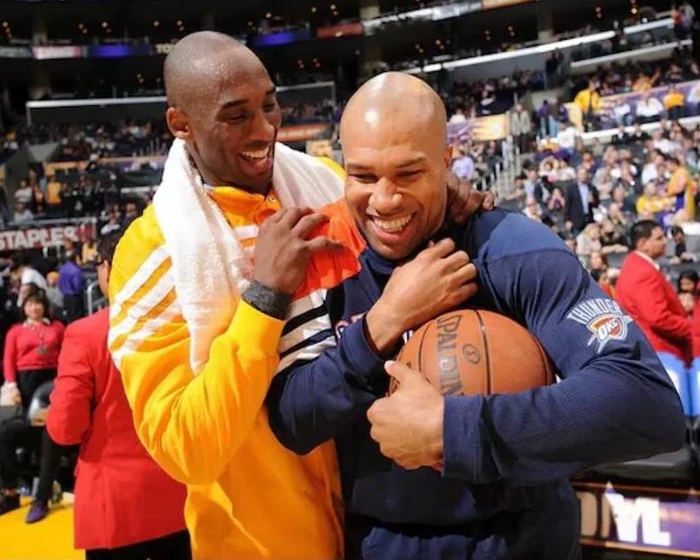 前NBA球员费舍尔更新Ins，晒出一组和科比的合影与球迷分享。
德里克-费舍尔和