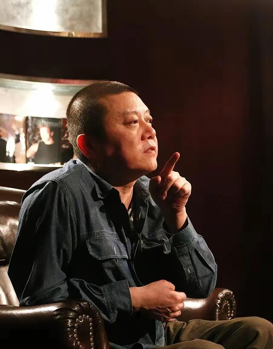 记者问：对你影响最大的作家是谁？王朔：没有。我年轻时有，现在耻于承认。
年轻时候