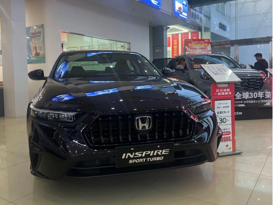 感觉买个低配就够用了
高配升级的配置倒都是好配置，座椅加热通风、HUD、手机无线