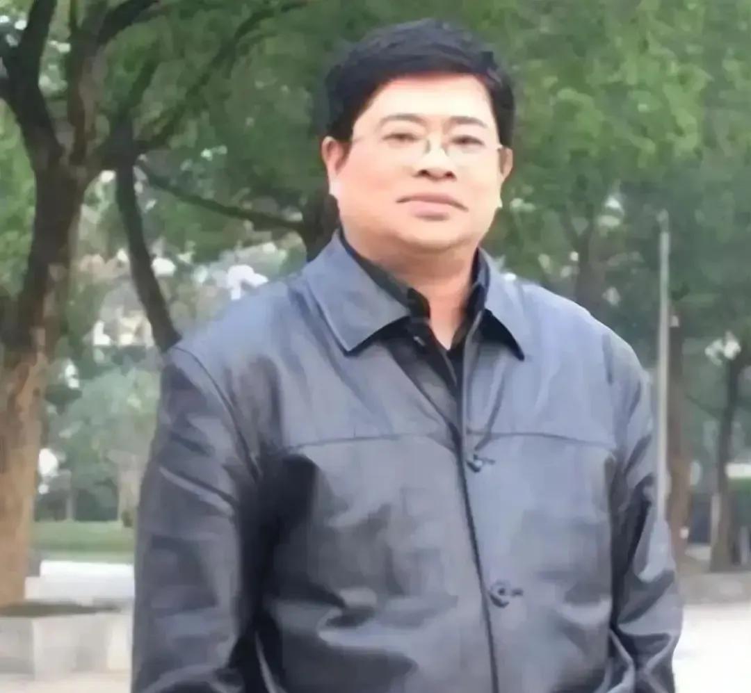 他我们最可敬的无名英雄！
 电视剧《潜伏》大家都耳熟能详了吧！剧中主角余则成有勇