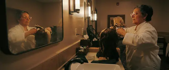    《同乐者》的叙事张力，远不止于免疫者与集体意识的对抗，更深刻地体现在免疫者