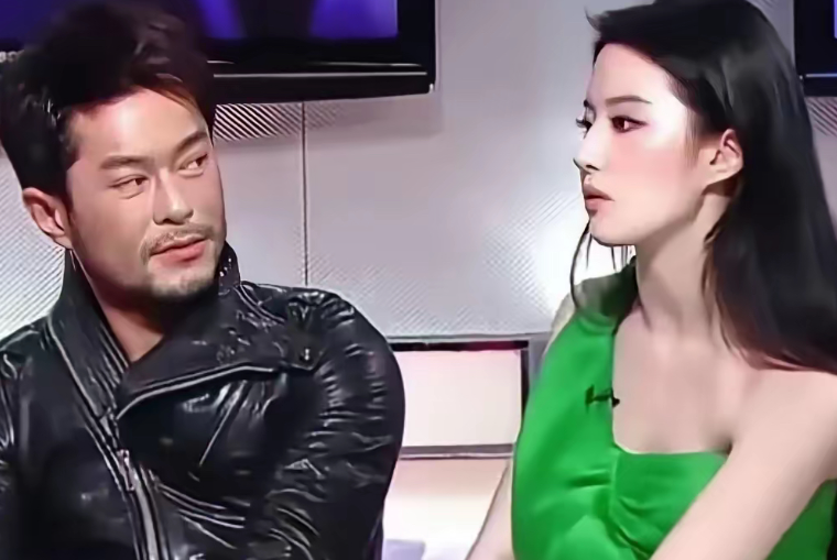 古天乐和刘亦菲，刘德华和李若彤
两个杨过，两个小龙女
看到这两张照片，是否有时空