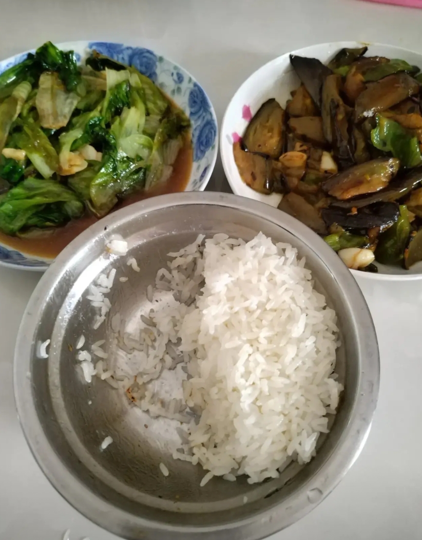 骨伤愈合后吃点茄子，对骨头的恢复有好处？我也不知道是不是真的，我今天就买了一个茄