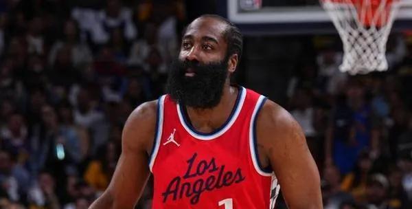 哈登的选择让人看不懂。
据ESPN名记Shams爆料，哈登将拒绝球员选项，与快船