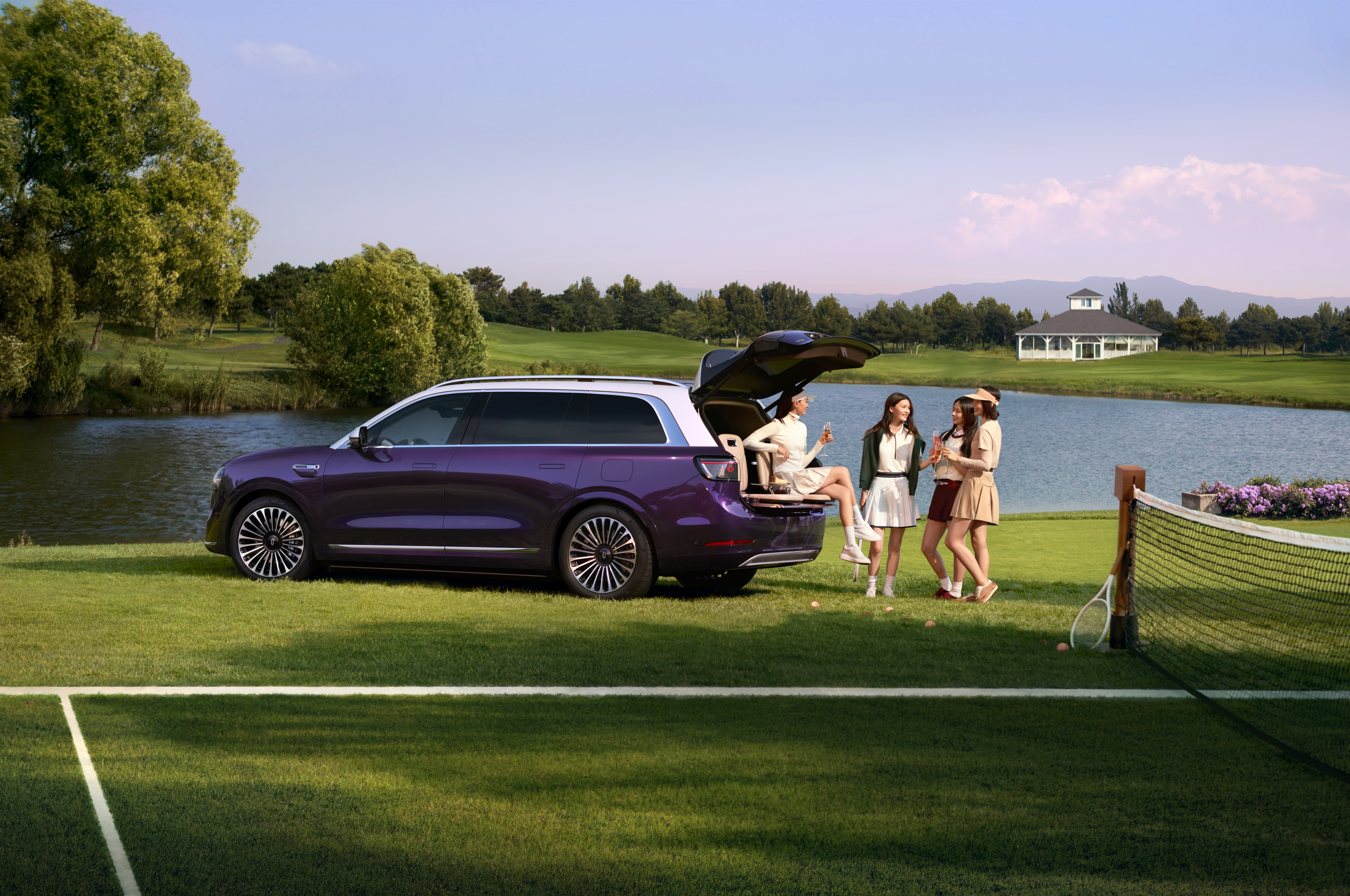 为什么最新硬件总先出现在问界M9上？答案或许藏在它的用户规模里。
超28万台的交