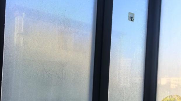 冬天窗户结露结霜别大意！3大隐患伤房伤身，四招破解立省千元！