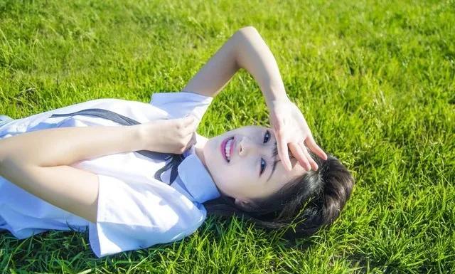 夫妻相即面容相似、心灵相契、格局里互为喜用、习惯相近、相互作用。
契合的两个人相