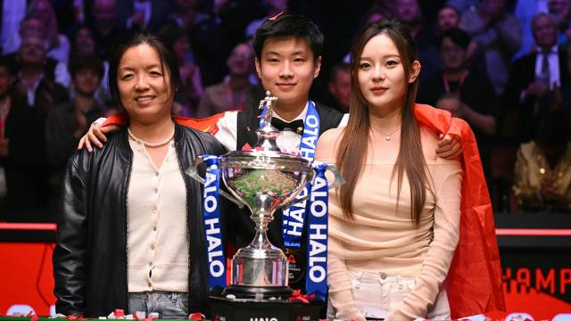赵心童女友身份曝光！肤白貌美温柔体贴，丈母娘家世雄厚很满意他