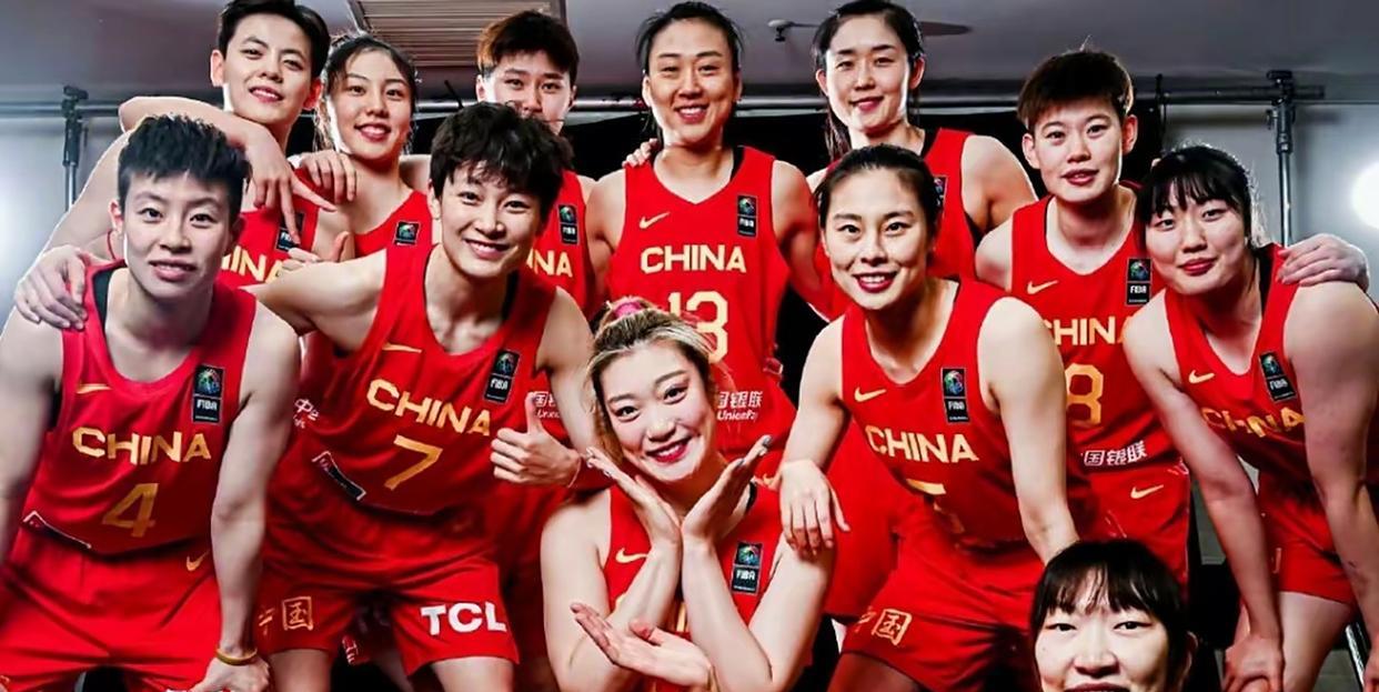 三议中国女篮
     拍一拍中国篮协：要搞清楚一个基本道理，国家队不负责培养队