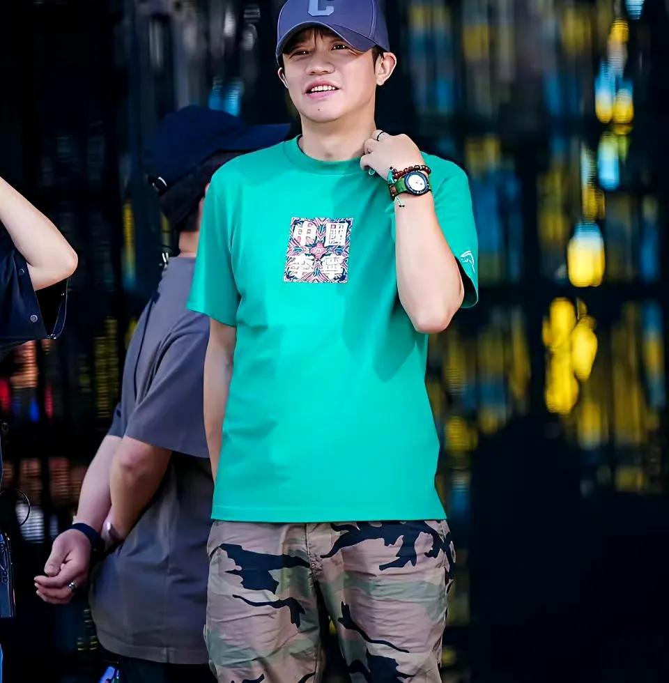 曾毅又动了谁的蛋糕啊
如果曾毅塌房，受伤的只有玲花和粉丝还有跳广场舞的大妈
虽然